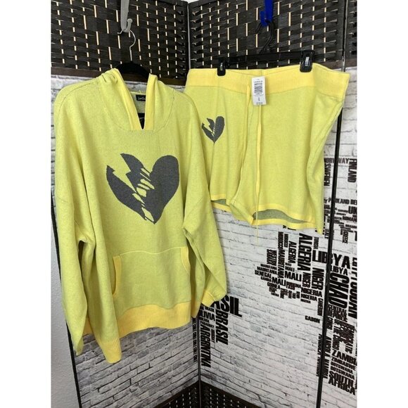 Lovesick Torrid Plus 4 Yellow Heart Long Sleeve Hoodie Sweater & Short Set - Picture 2 of 9